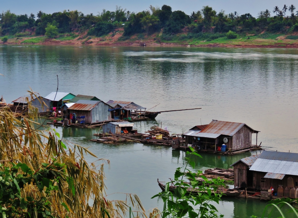 attraction-What to see in Kratie Floating Village.jpg